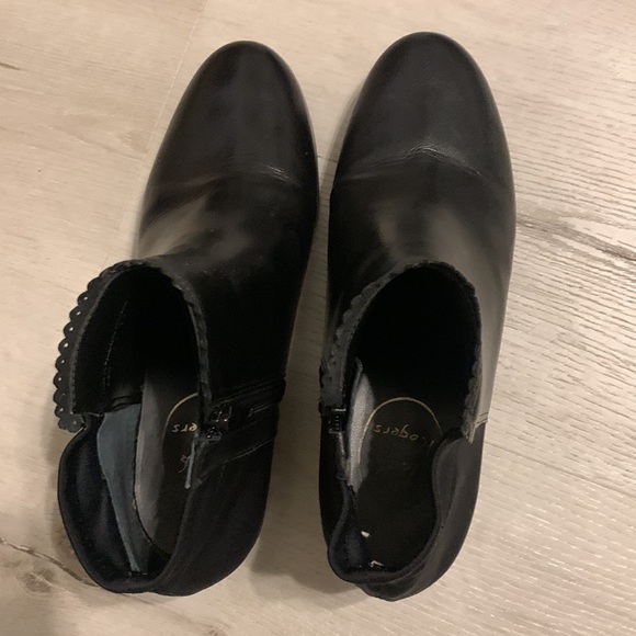 Jack Rogers "Bailey" Black Leather Side Zip‎ Scalloped Ankle Boots Size 6.5 M - Picture 8 of 10